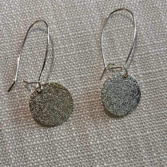 Jewelry - Elegant Gold Dangle Earrings